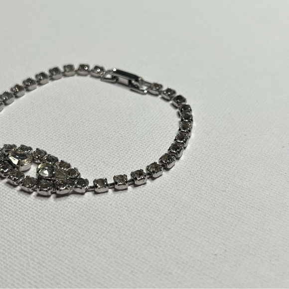 Vintage Silver Tone Rhinestone Bracelet - Picture 6 of 9
